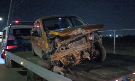 Conductor destruye su auto y lo abandona en Saltillo