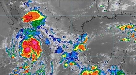 Huracán ‘Lorena’ se intensifica a categoría 1 y amenaza las Costas del Pacífico Mexicano