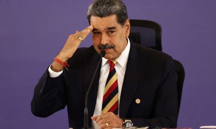 Maduro advierte que Venezuela se convertirá en una ‘República en Armas’ ante una incursión militar de EE. UU.
