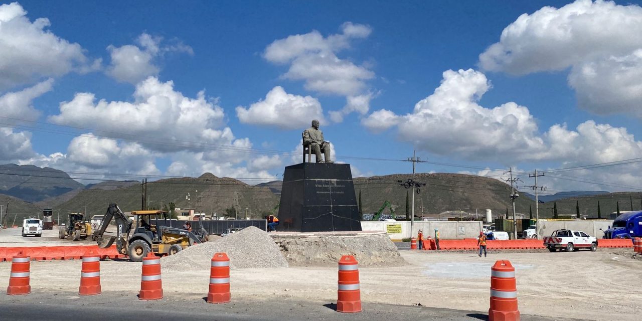 Inicia retiro del monumento a Vito Alessio Robles en Saltillo