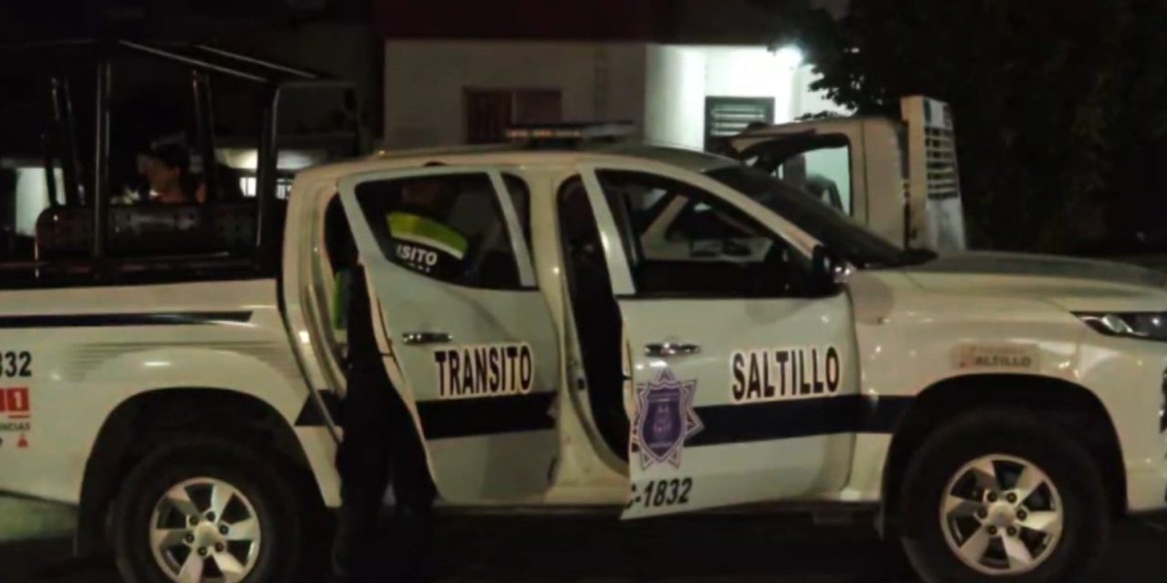 Motociclista termina lesionado tras impactarse contra grúa en Saltillo