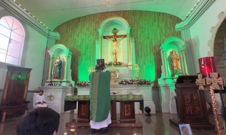 Saltillo: Piden, en misa, por la salud del maestro Héctor