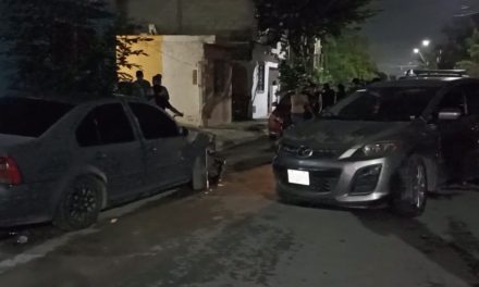 Saltillo: Hombre peleaba con su pareja mientras manejaba y termina causando un accidente
