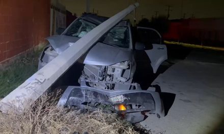 Saltillo: Dormita y choca contra poste, regresaba de una reunión junto con su familia
