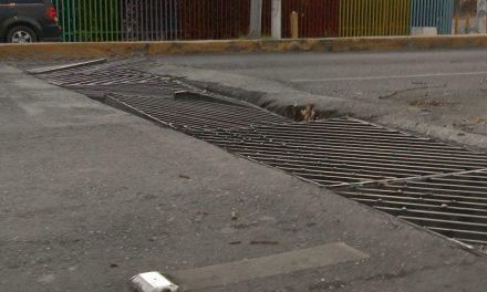 Rejilla es una trampa, hay riesgo de accidentes automovilísticos sobre el bulevar Eulalio Gutiérrez
