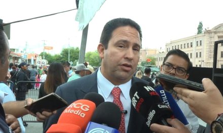 Saldo blanco en la ceremonia del grito de Independencia en Saltillo