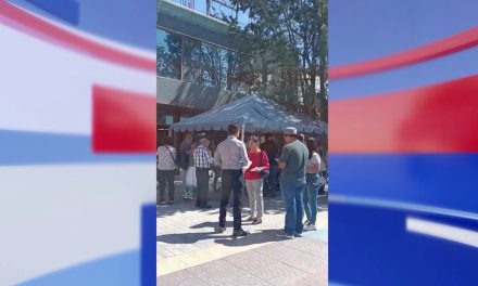 Se manifiestan jubilados y pensionados en la subdelegación del ISSSTE