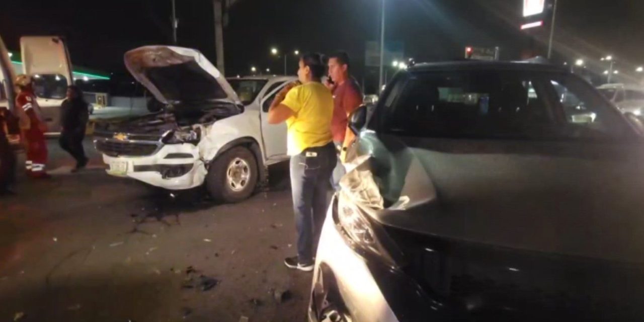 Se pasa la luz roja y choca en Saltillo