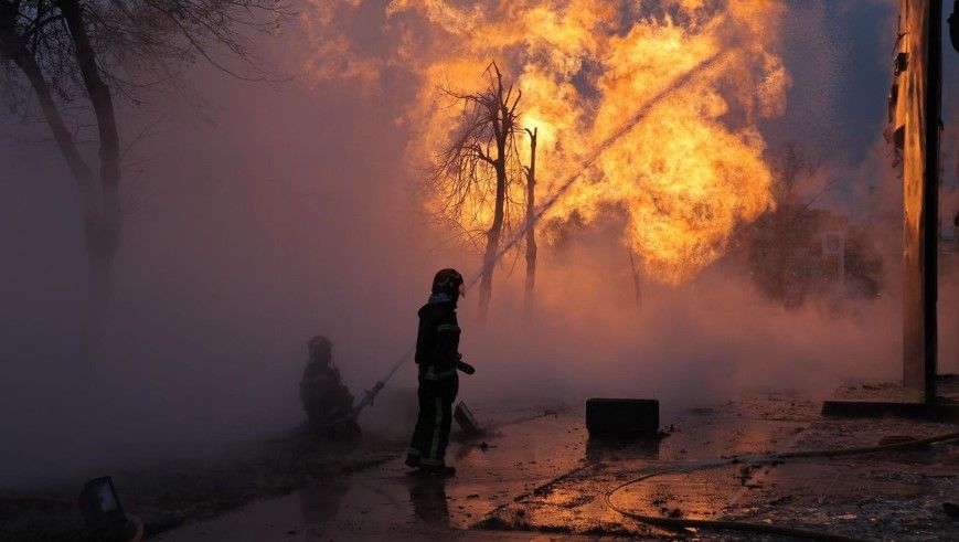 Ataques ucranianos afectan producción de combustible en Rusia
