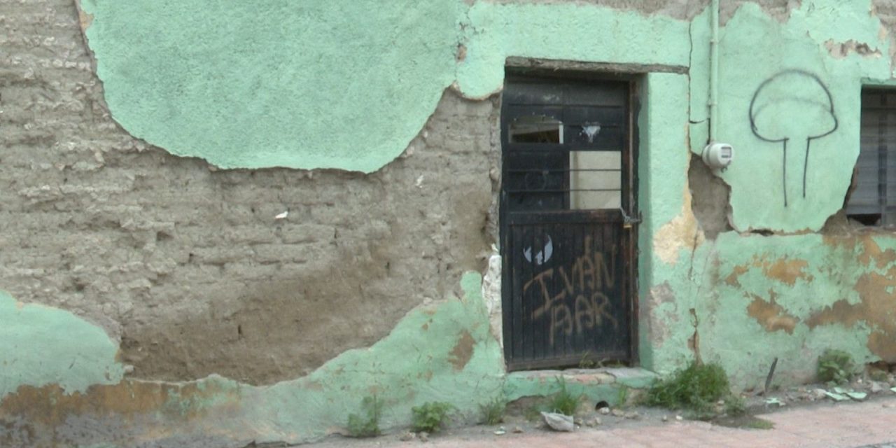 Vivienda abandonada es un peligro en Saltillo