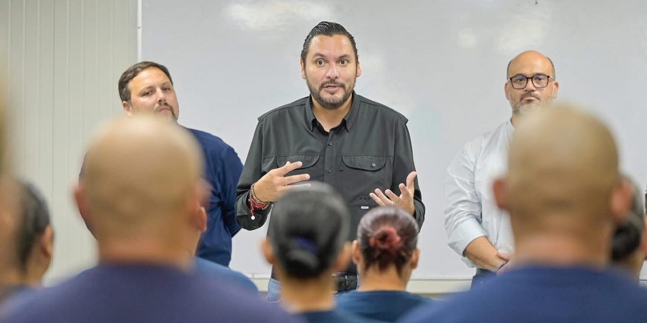 Carlos Villarreal refrenda apoyo a la Academia Regional de Policía