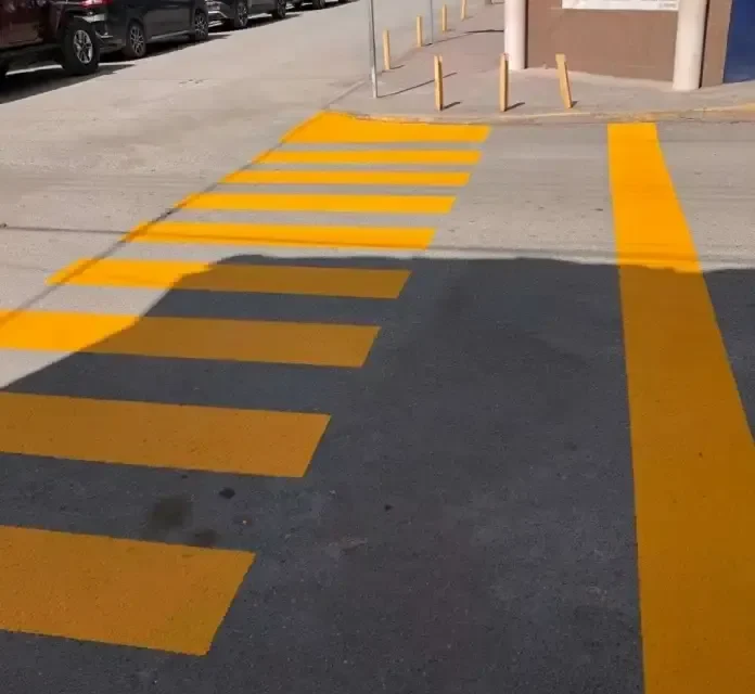 Colocan cruce peatonal en zona escolar de Múzquiz