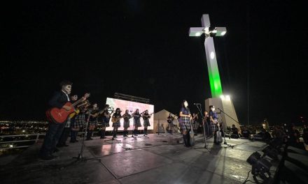 Carlos Villarreal encabeza la primera ‘Alumbrada’ de Día de Muertos