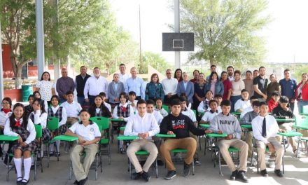 Entregan mobiliario a secundaria de Acuña