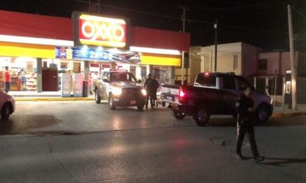 Asaltan tienda Oxxo en la colonia Valle de las Flores de Piedras Negras