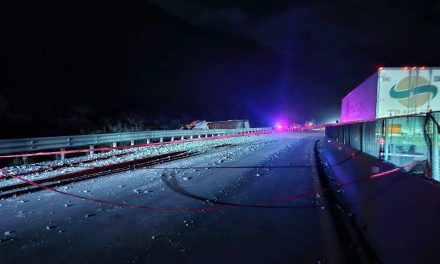 Volcadura en la carretera 57 deja a dos personas sin vida