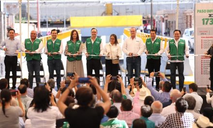 Gobernador entrega par vial en Frontera