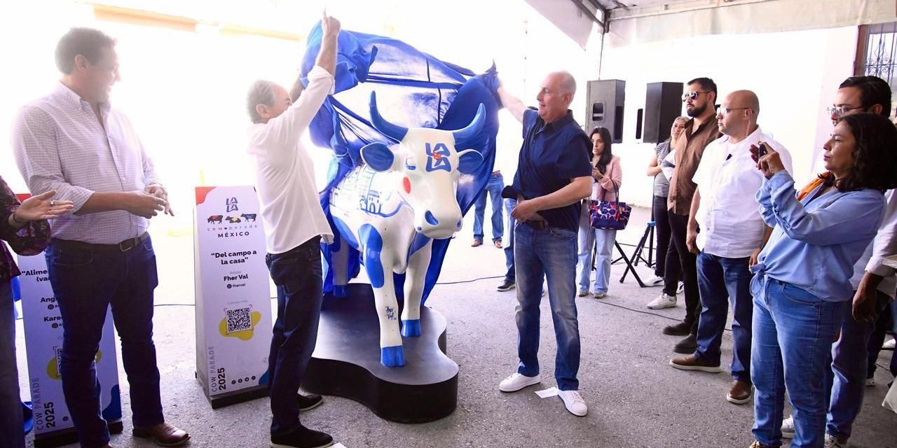 Román Cepeda inaugura la edición 2025 del CowParade