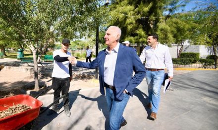 Román Cepeda supervisa obras de remodelación y la nueva área de juegos infantiles en la Alameda Zaragoza