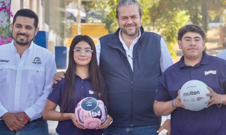 Tomás Gutiérrez apoya la educación con ‘En Tu Escuela Tú Eliges’