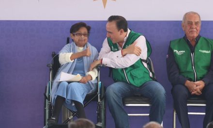 Manolo Jiménez entrega mil aparatos ortopédicos