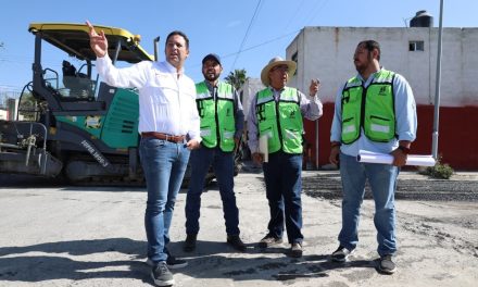 Javier Díaz supervisa la repavimentación en el bulevar Francisco I. Madero