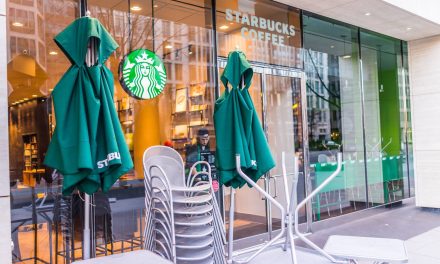 ¿Es el fin de Starbucks? Cierra cientos de tiendas y anuncia despidos masivos