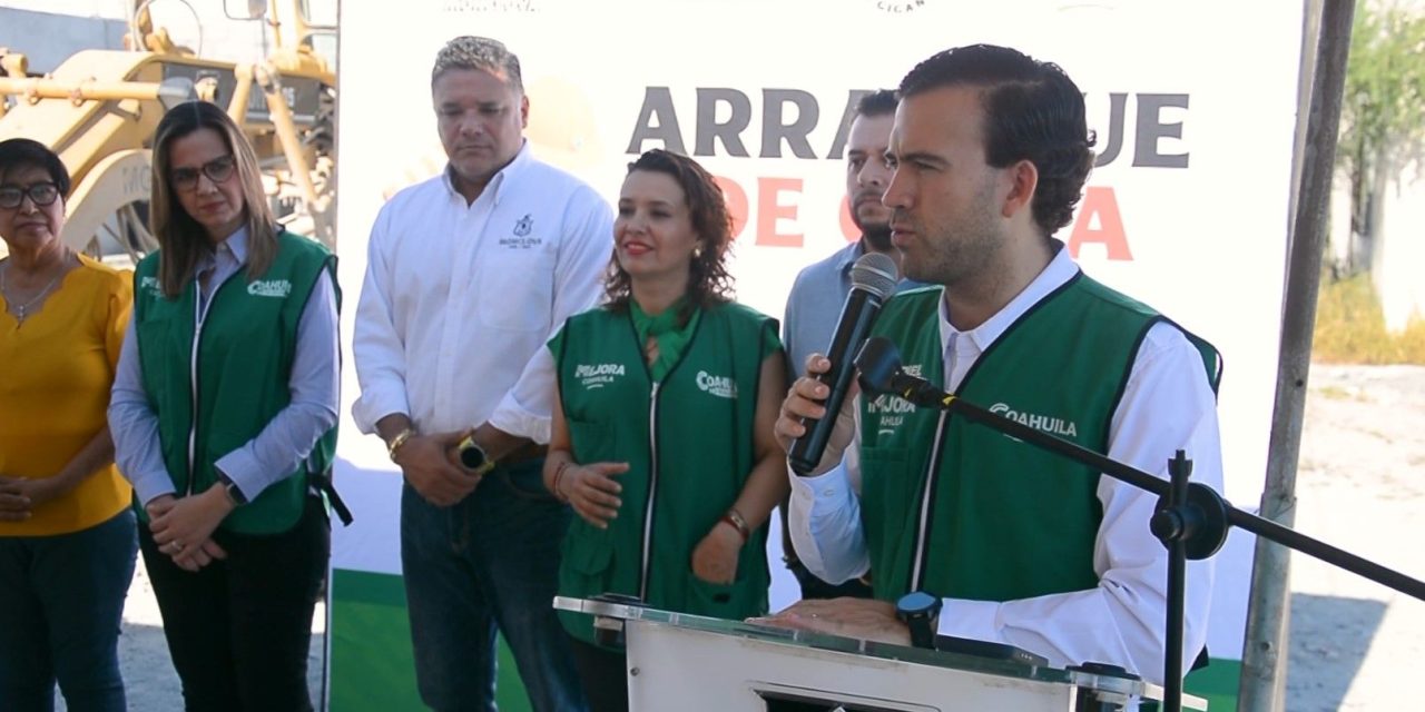 Acompaña Gabriel Elizondo al alcalde de Monclova a inicio de obra