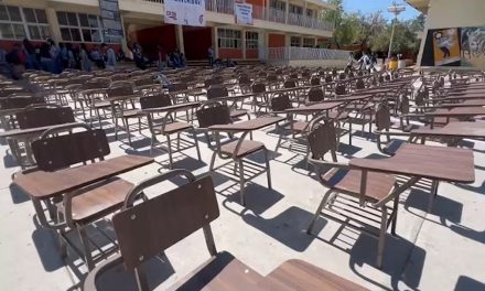 Adquiere CETIS 48 mobiliario escolar y paneles solares en beneficio de su comunidad