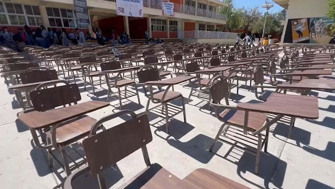 Adquiere CETIS 48 mobiliario escolar y paneles solares en beneficio de su comunidad