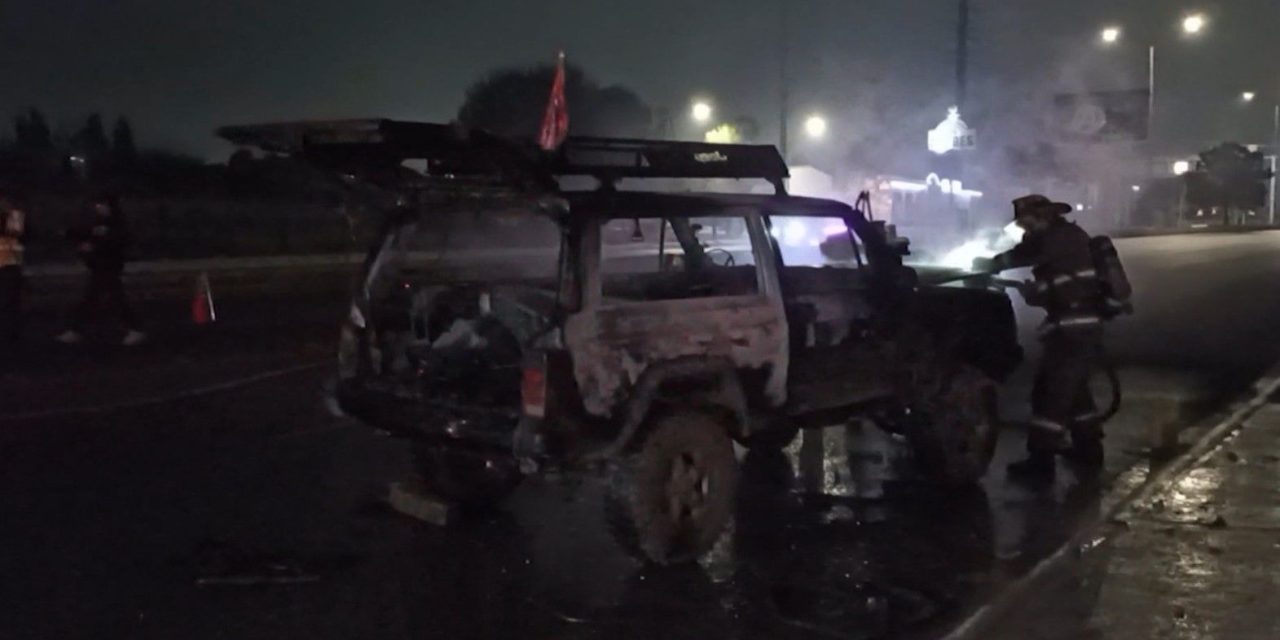 Arde camioneta tras falla al sur de Saltillo