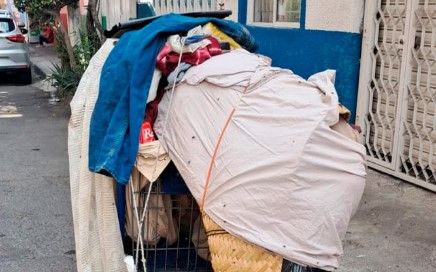 Hallan cadáver abandonado en carrito de supermercado en Jalisco