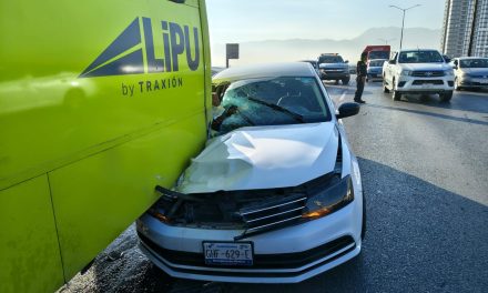 Accidente en Nazario ocasiona caos vial en Saltillo