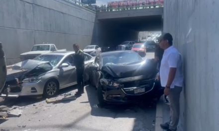 Choque múltiple en deprimido de LEA provoca caos vial en la colonia Vicente Guerrero