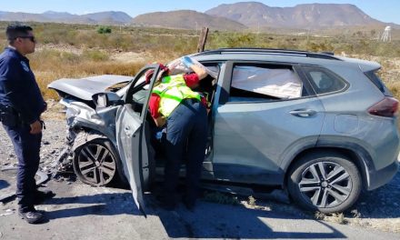Se registra choque frontal en carretera Los Pinos