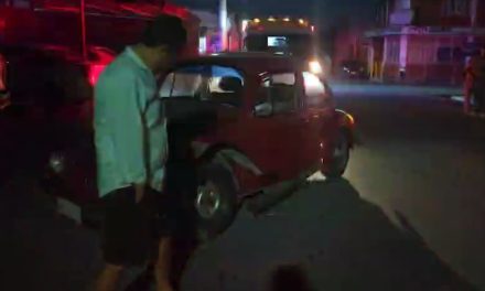 Choque deja daños materiales en la colonia Topochico
