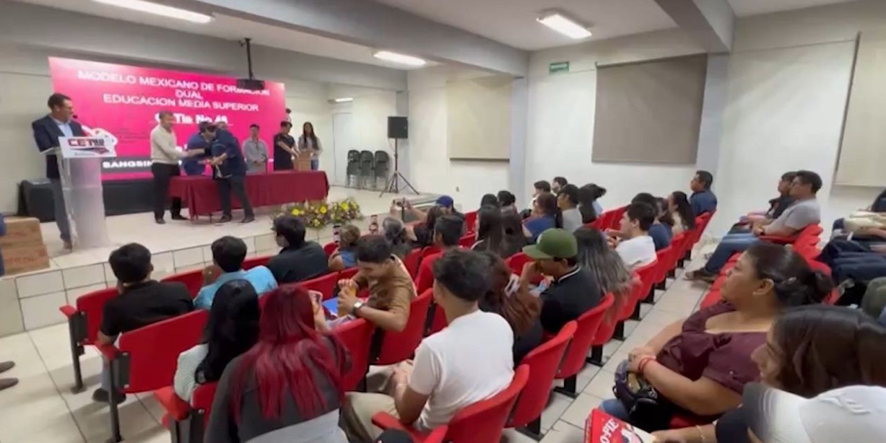 Concluyen alumnos programa educación dual en Saltillo