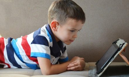 Exceso de pantallas afecta el desarrollo cerebral de niños menores de cinco años
