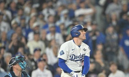 Más de 6 horas y 18 entradas después, los Dodgers derrotan 6-5 a Toronto y toman ventaja en la Serie Mundial