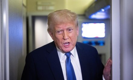 Trump rompió “todas las negociaciones comerciales” con Canadá por un anuncio de tv que cita a Ronald Reagan