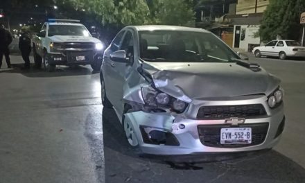 Saltillo: Enrique abandonó una fiesta y al ir a su casa se queda dormido para terminar chocando