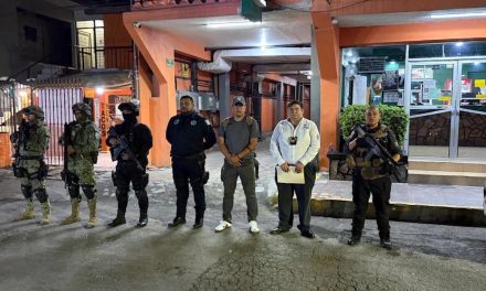 En trabajo coordinado aseguran armas y droga en cateo de hotel en Monclova