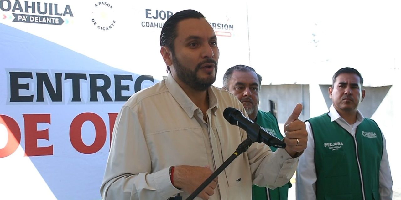 Entrega Carlos Villarreal obra de Pavimentación en Monclova
