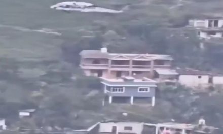 Video: Viento de helicóptero de ayuda arranca techos de 10 viviendas en Hidalgo