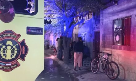 Incendio consume varias habitaciones en un domicilio en Saltillo