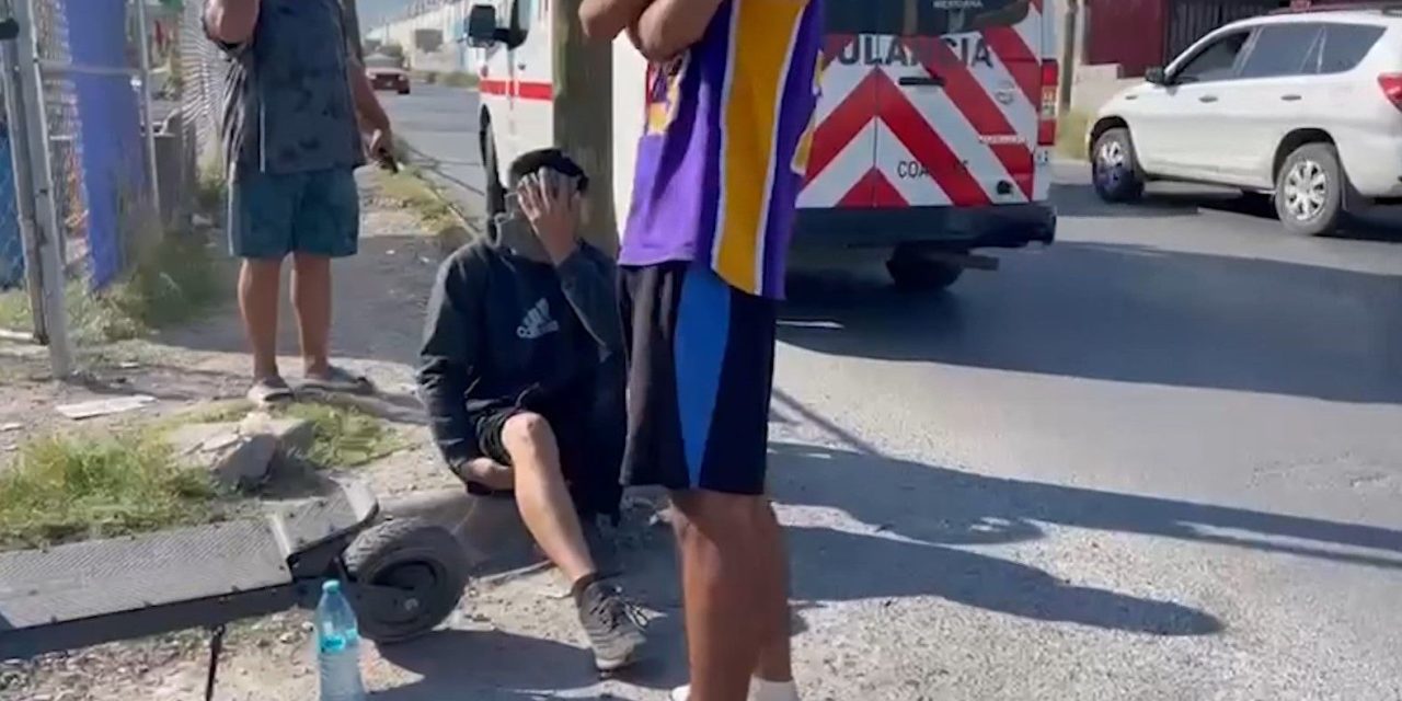Joven resulta herido tras chocar su scooter contra un vehículo en Saltillo