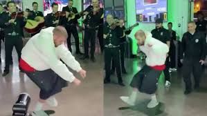 Video: Captan a Justin Bieber ‘sacando los prohibidos’ junto a unos mariachis en Los Ángeles