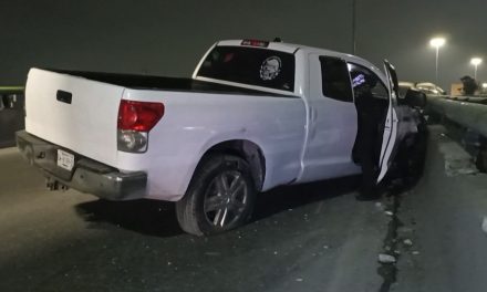 Ebrio se estrella en ‘El Sarape’ y abandona su camioneta