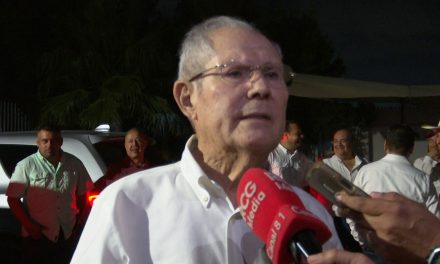 La oposición se va a topar con pared; Carlos Robles