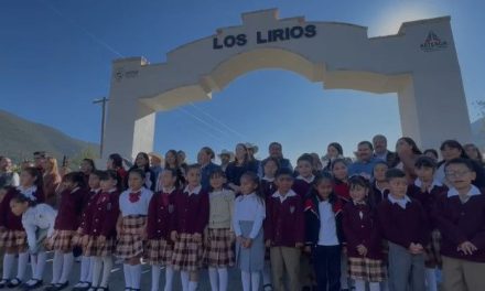 Arteaga: Inauguran arco de bienvenida en Los Lirios